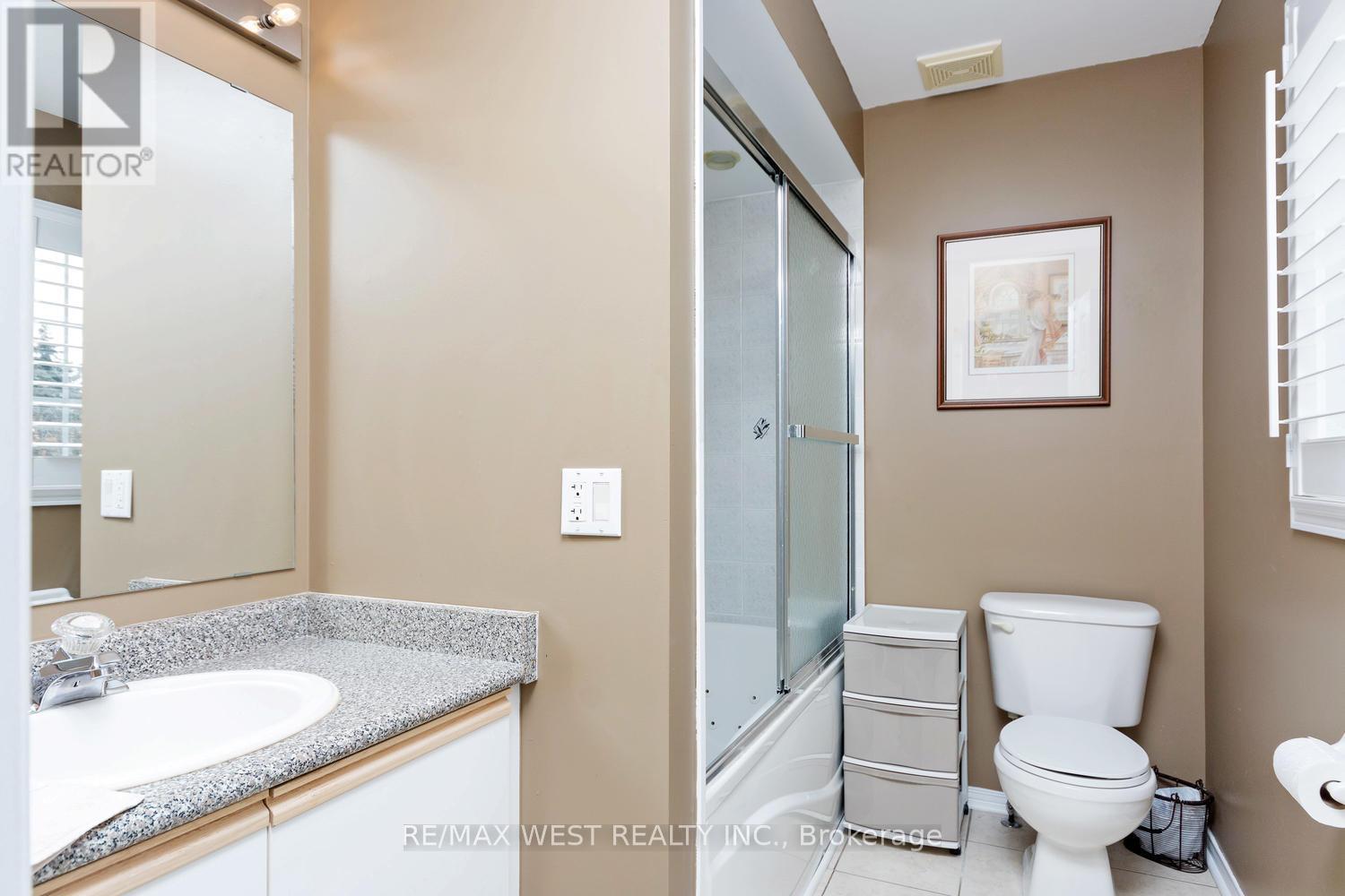 1 - 66 Manley Lane, Milton, ON - Indoor Photo Showing Bathroom