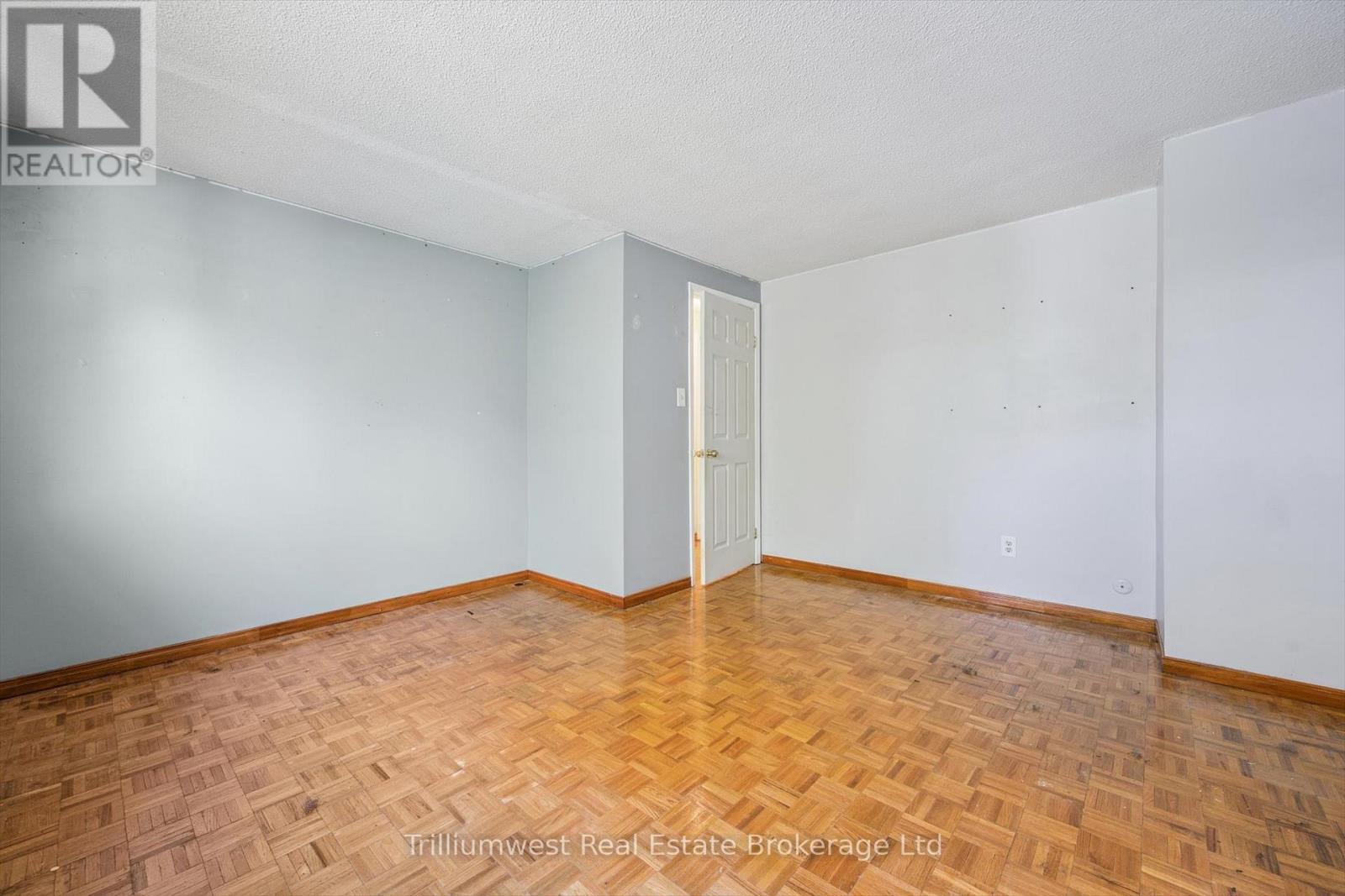 3173 Gwendale Crescent, Mississauga (Mississauga Valleys), ON - Indoor Photo Showing Other Room