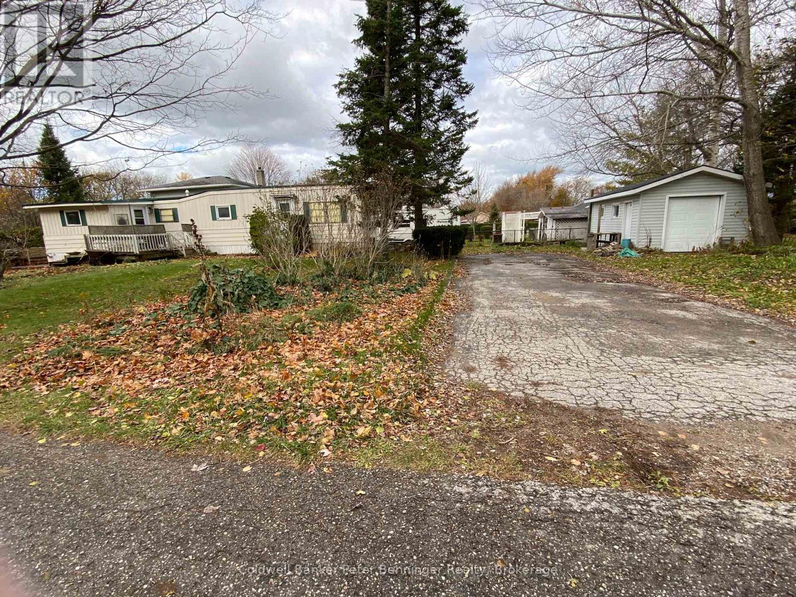 Mobile home and detached shop. - 31 Webster Street, Kincardine, ON - Outdoor