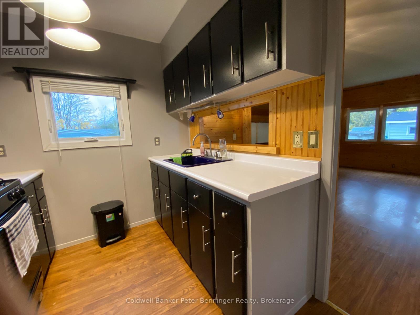 Note the wall opening above sink to living room. - 31 Webster Street, Kincardine, ON - Indoor