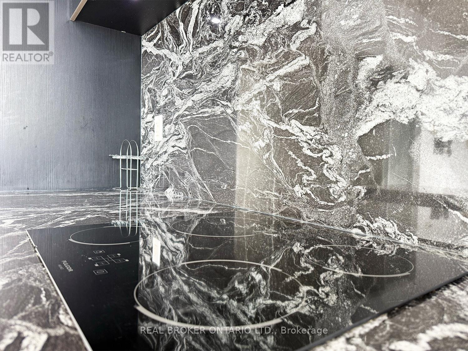 2807 - 88 Blue Jays Way, Toronto, ON - Photo Showing Kitchen