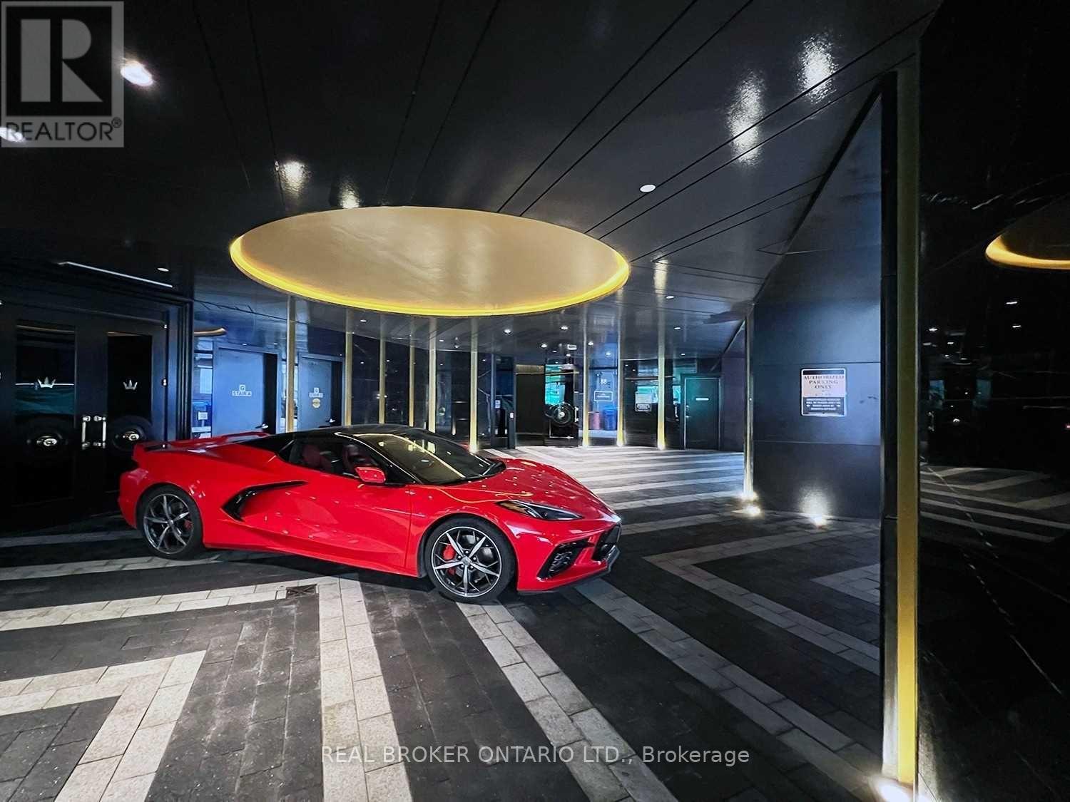 2807 - 88 Blue Jays Way, Toronto, ON - Indoor Photo Showing Garage