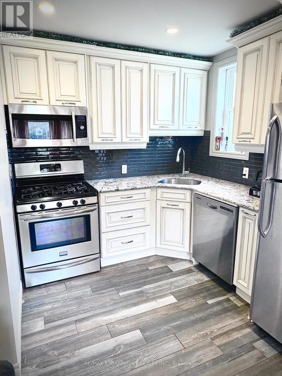 199 Kimberly Drive, Hamilton, ON - Indoor Photo Showing Kitchen