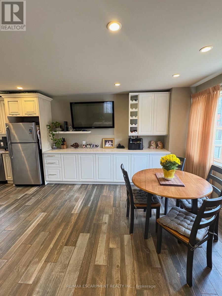 199 Kimberly Drive, Hamilton, ON - Indoor Photo Showing Dining Room