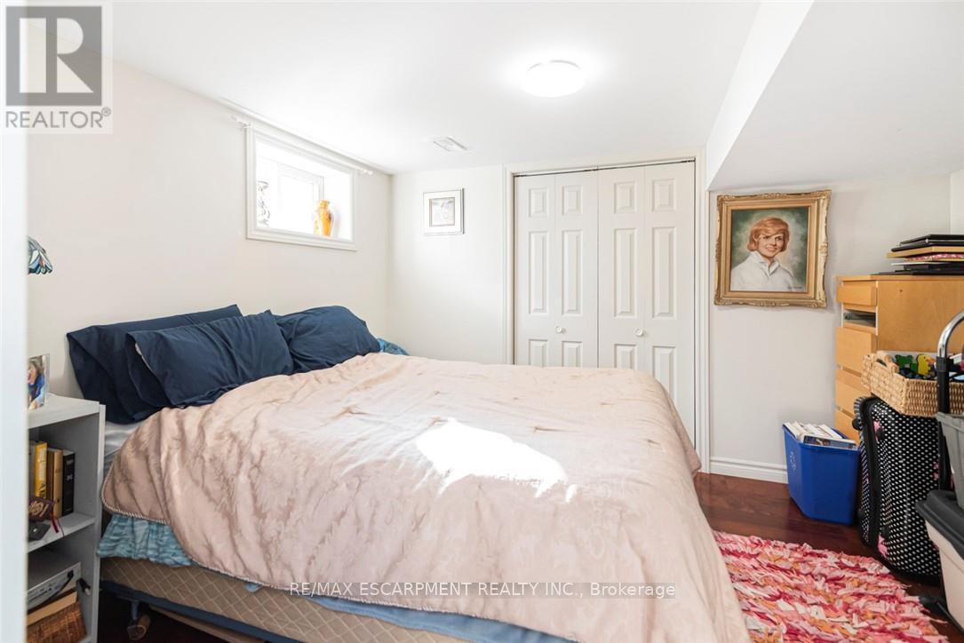 199 Kimberly Drive, Hamilton, ON - Indoor Photo Showing Bedroom