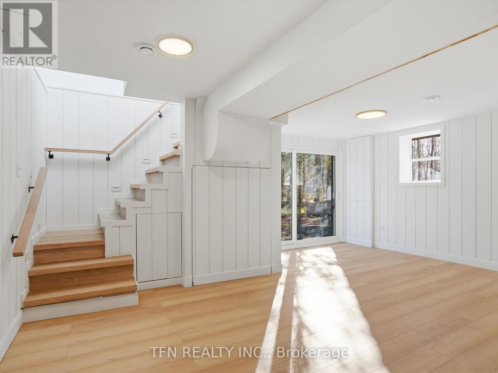 657 Relative Road, Armour, ON - Indoor Photo Showing Other Room