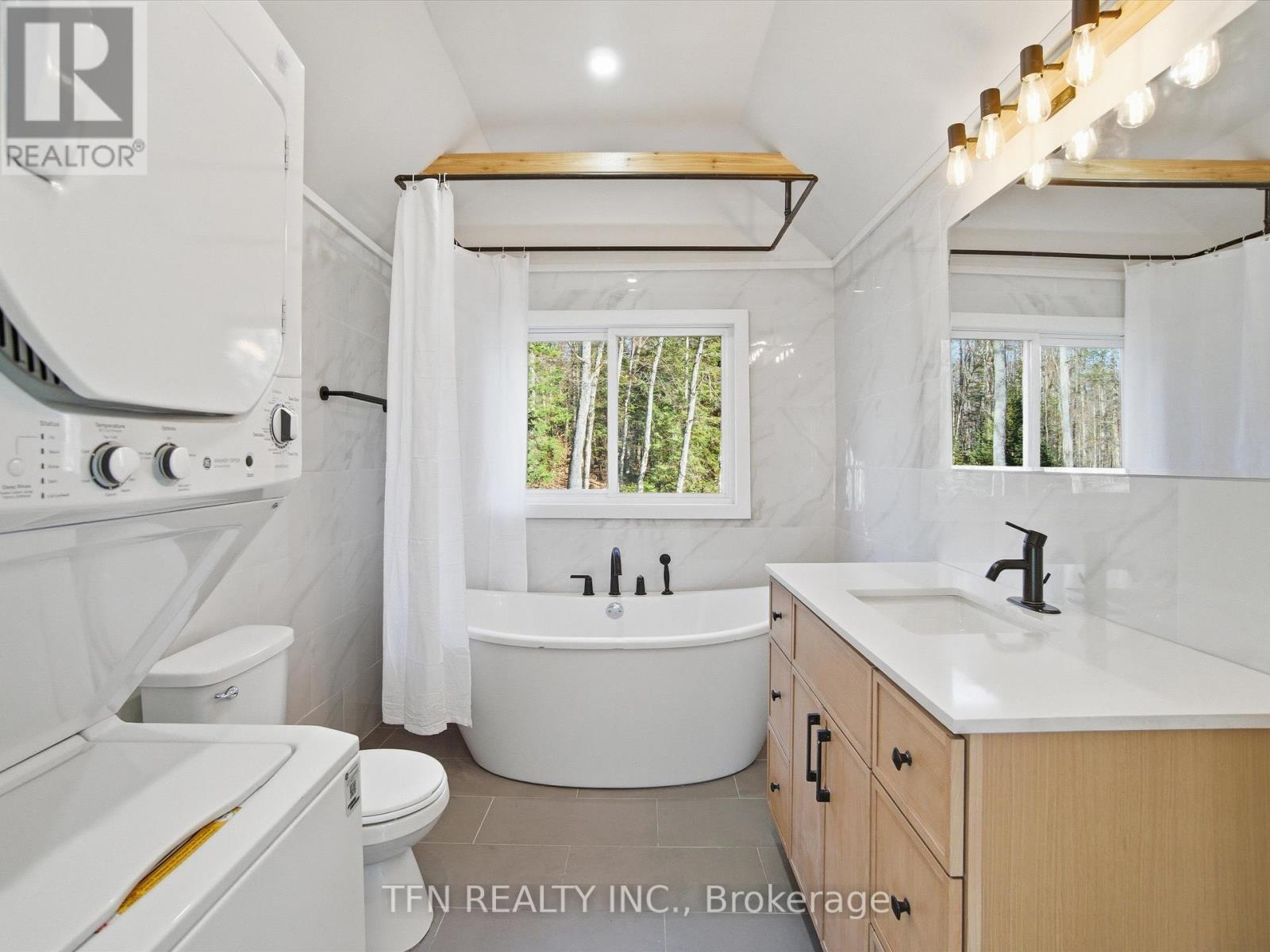 657 Relative Road, Armour, ON - Indoor