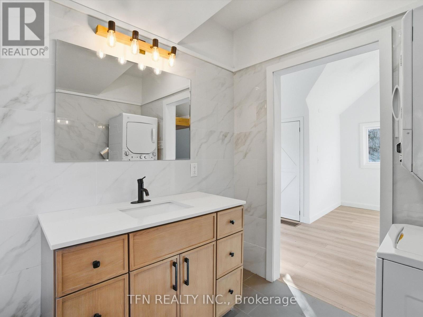 657 Relative Road, Armour, ON - Indoor Photo Showing Bathroom