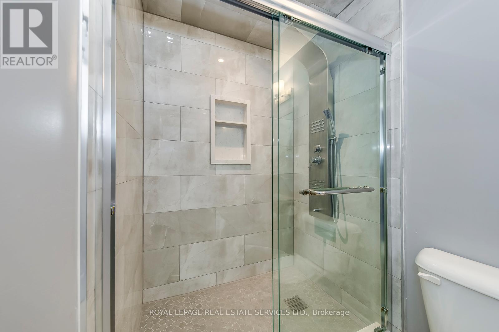 60 Netherwood Road, Kitchener, ON - Indoor Photo Showing Bathroom