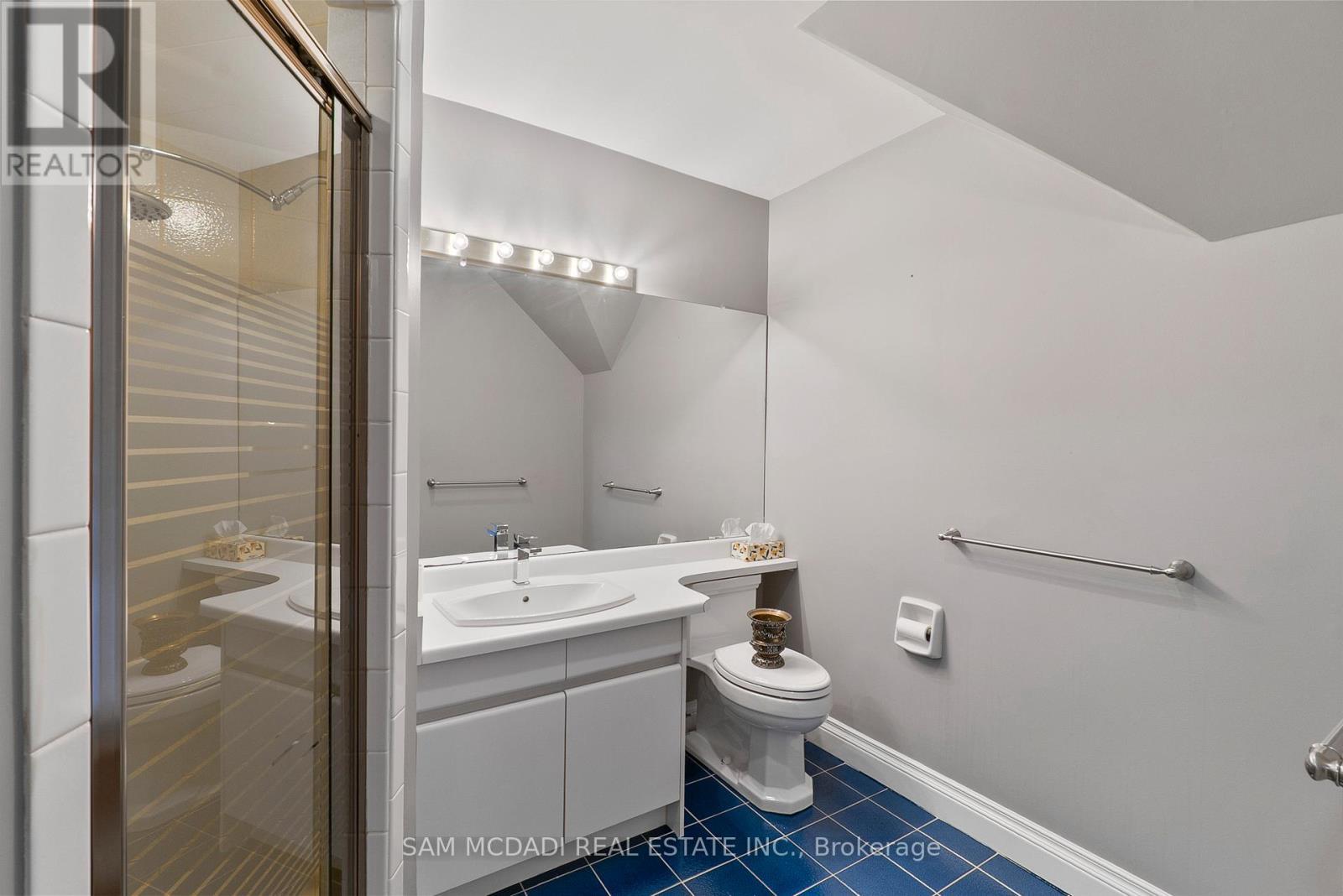 2235 Shawanaga Trail, Mississauga, ON - Indoor Photo Showing Bathroom