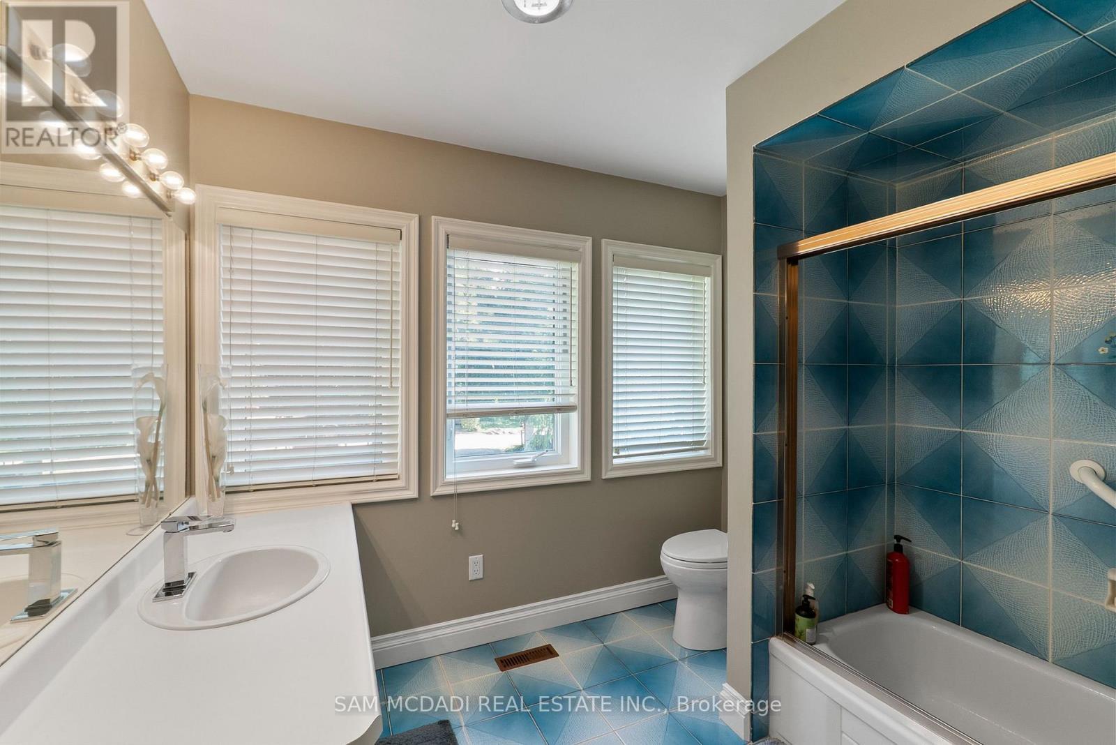 2235 Shawanaga Trail, Mississauga, ON - Indoor Photo Showing Bathroom