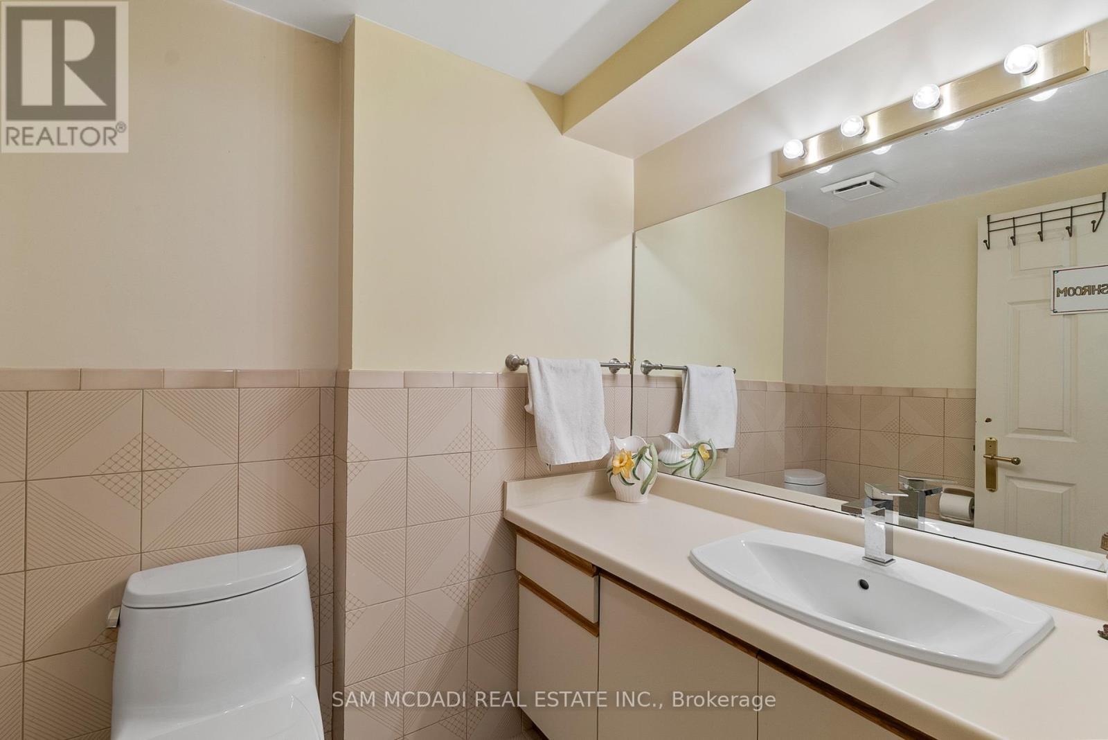 2235 Shawanaga Trail, Mississauga, ON - Indoor Photo Showing Bathroom