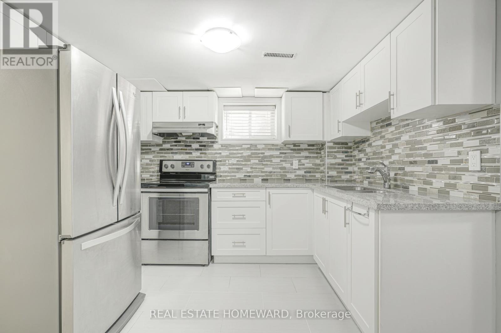 4 Moorecroft Crescent, Toronto, ON - Indoor Photo Showing Kitchen With Upgraded Kitchen