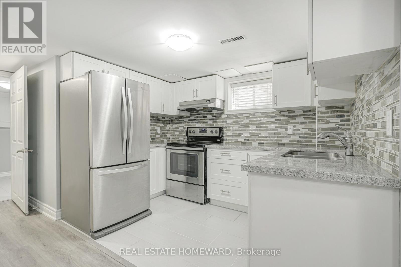 4 Moorecroft Crescent, Toronto, ON - Indoor Photo Showing Kitchen With Upgraded Kitchen