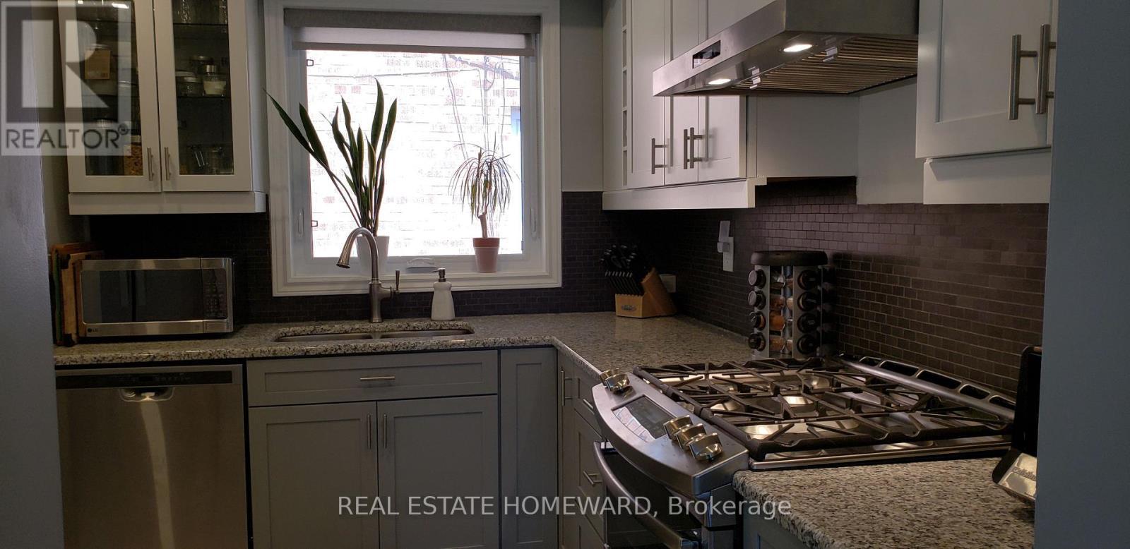 4 Moorecroft Crescent, Toronto, ON - Indoor Photo Showing Kitchen
