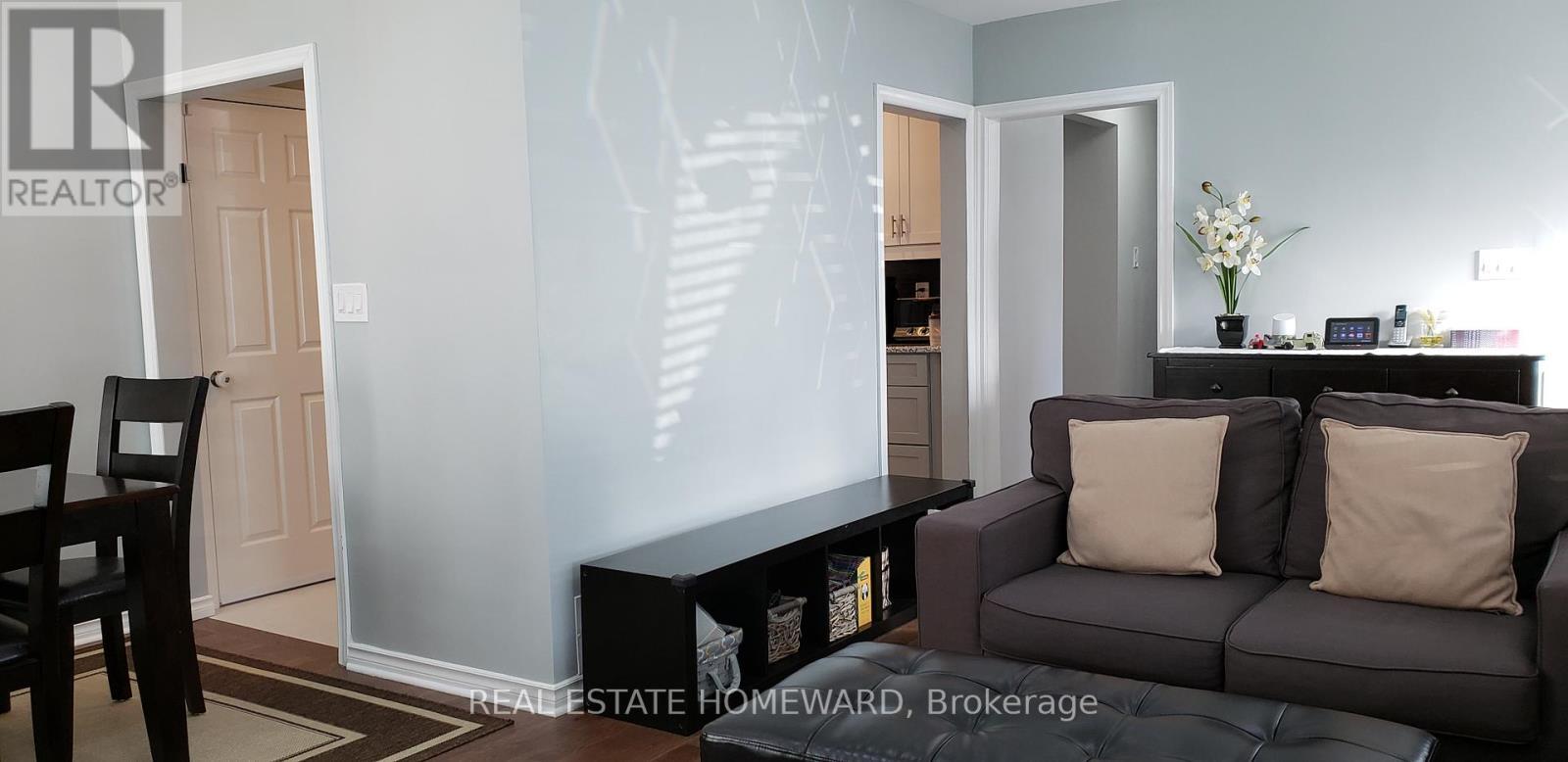 4 Moorecroft Crescent, Toronto, ON - Indoor