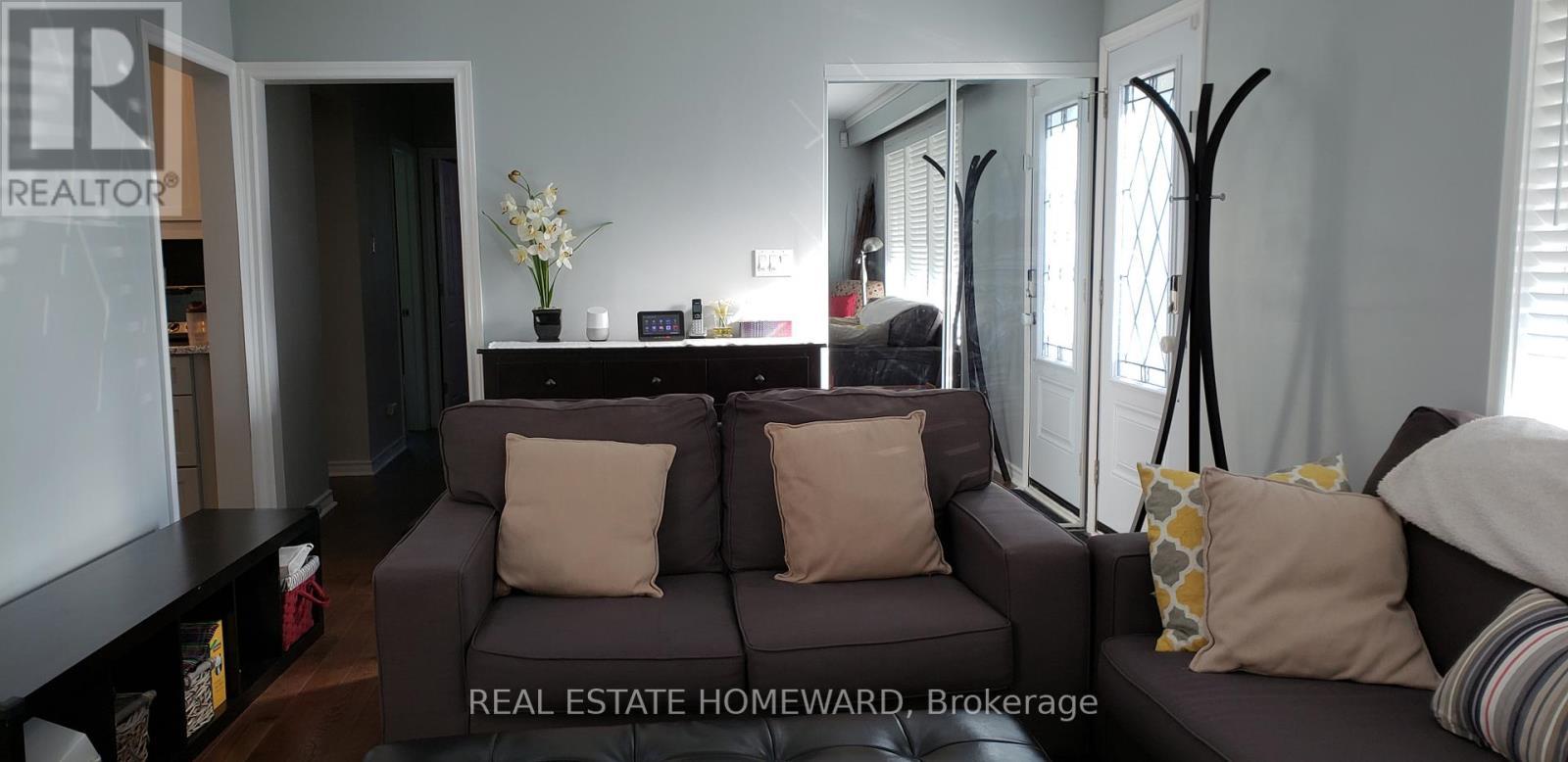 4 Moorecroft Crescent, Toronto, ON - Indoor