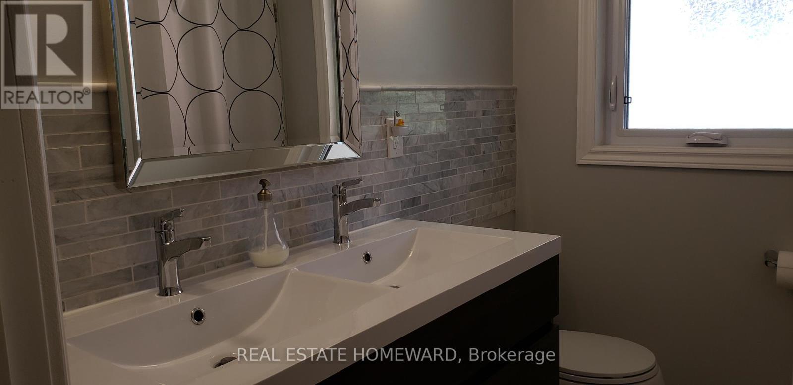4 Moorecroft Crescent, Toronto, ON - Indoor Photo Showing Bathroom
