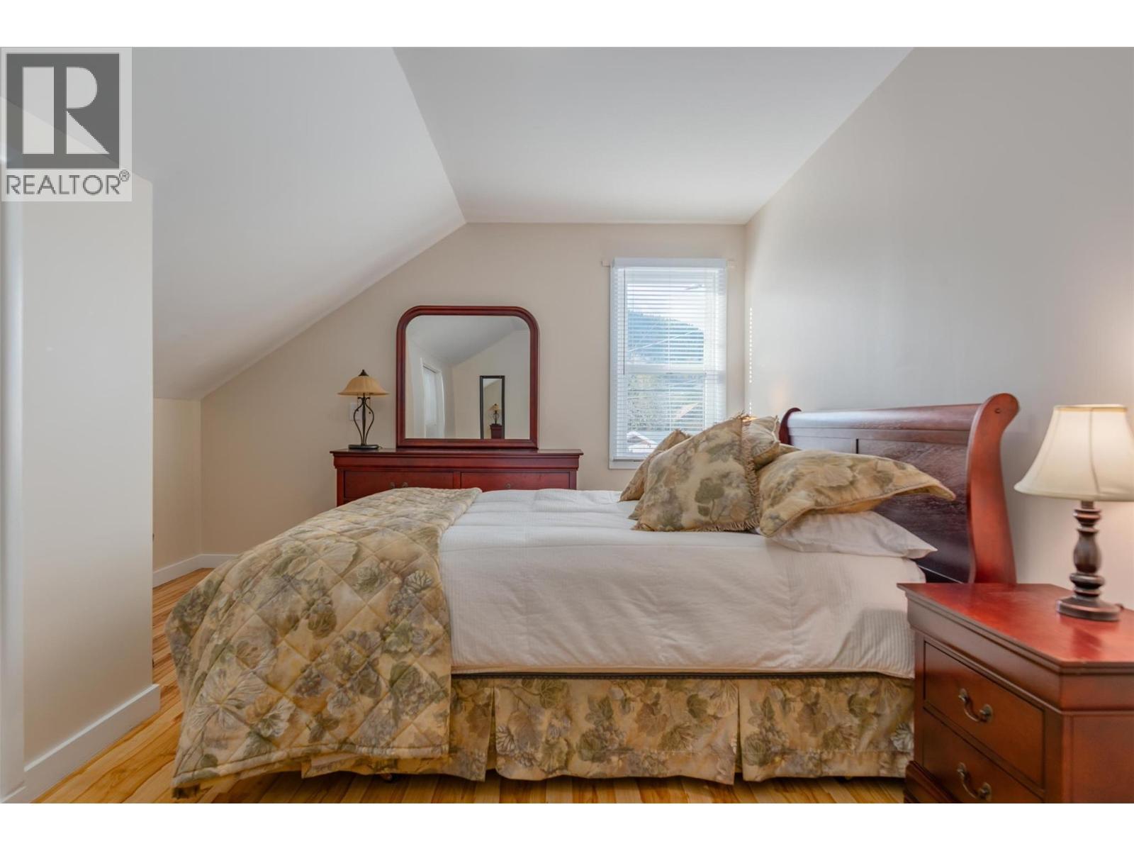 1631 Fifth Avenue, Trail, BC - Indoor Photo Showing Bedroom