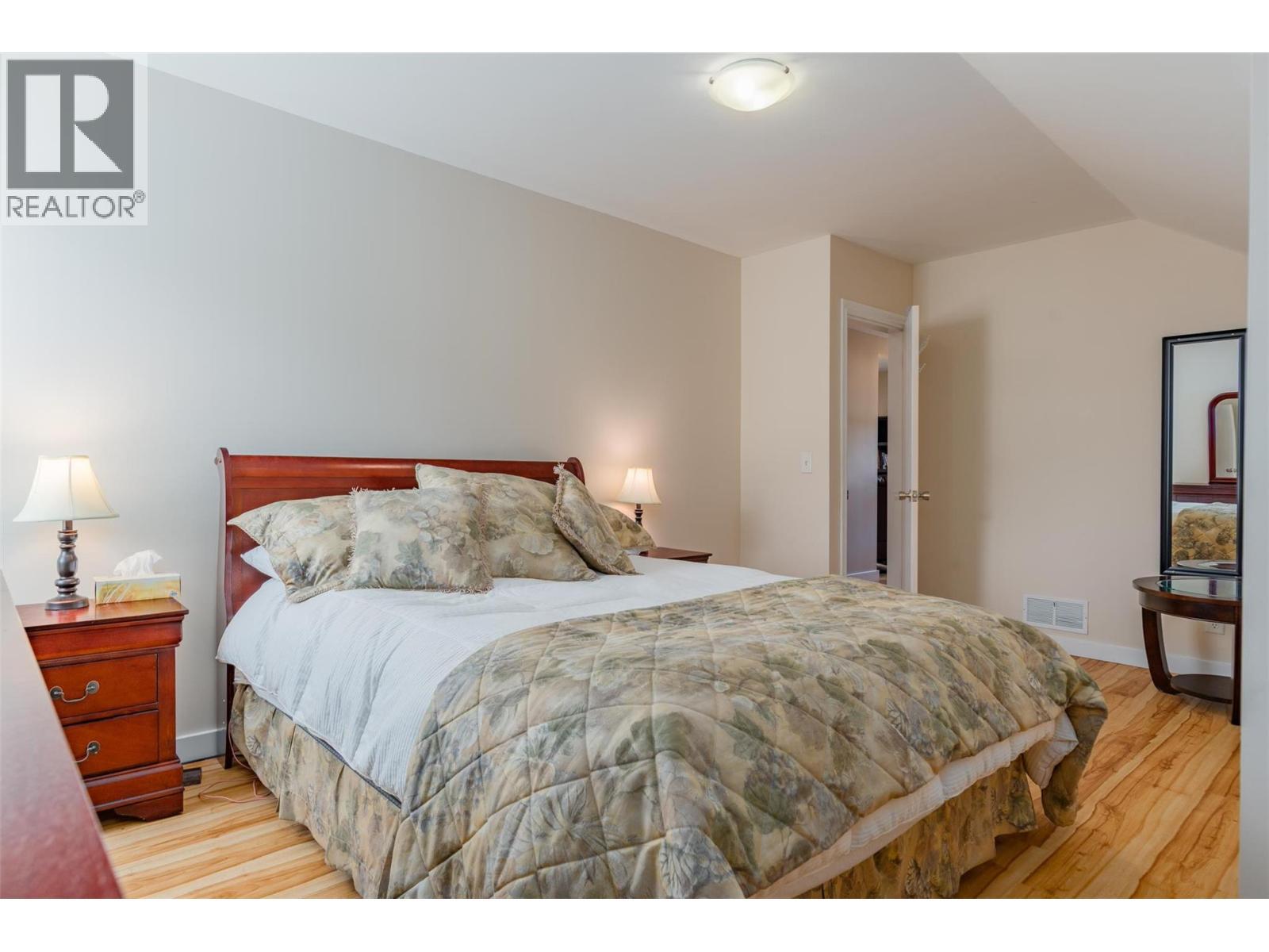 1631 Fifth Avenue, Trail, BC - Indoor Photo Showing Bedroom