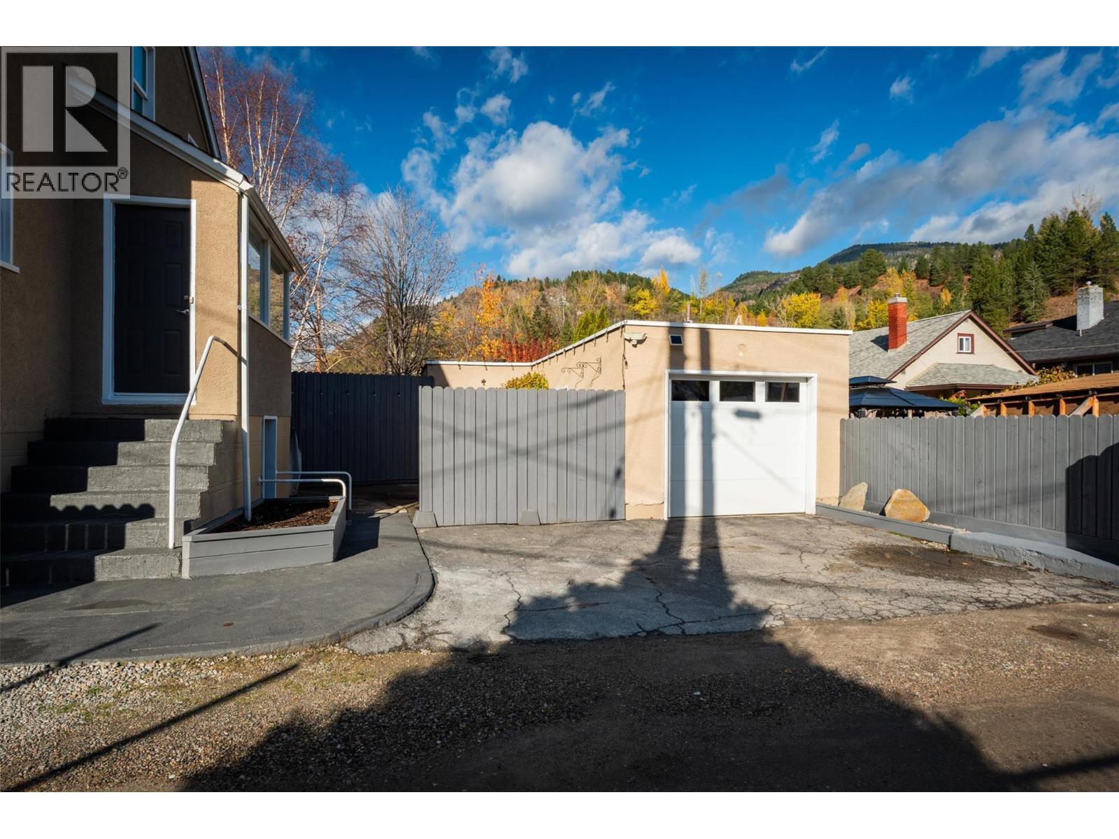 1631 Fifth Avenue, Trail, BC - Outdoor