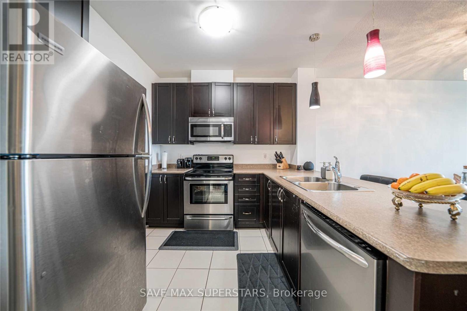 416 - 7400 Markham Road, Markham, ON - Indoor Photo Showing Kitchen With Double Sink