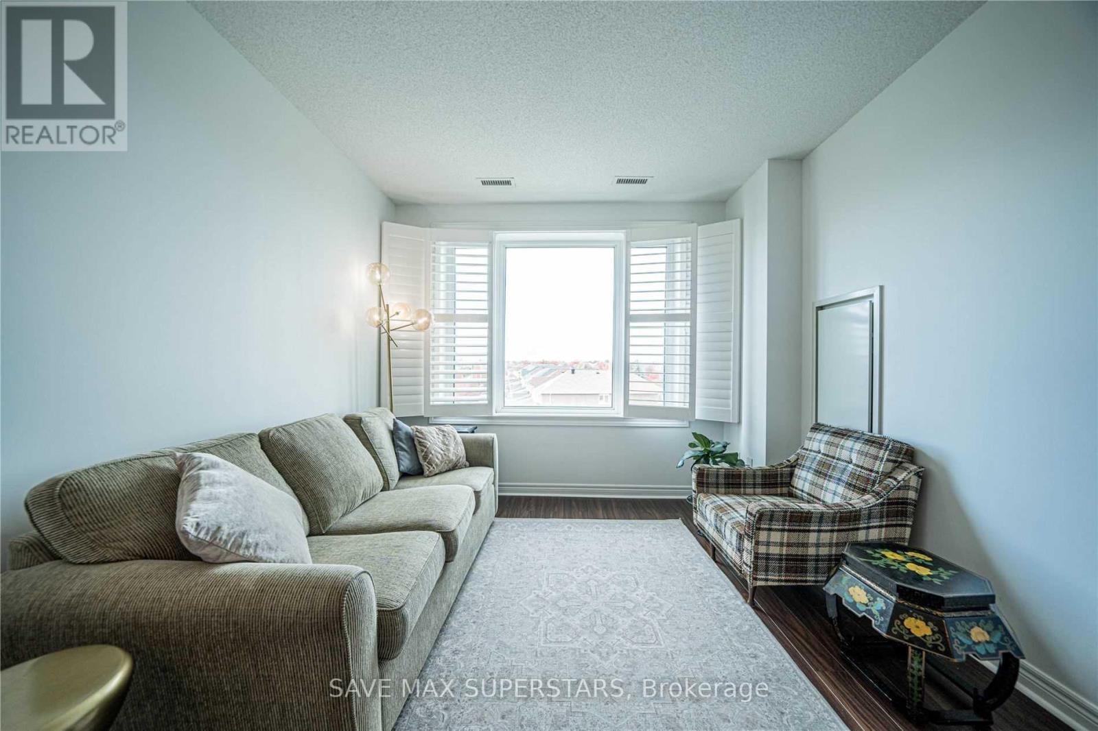 416 - 7400 Markham Road, Markham, ON - Indoor Photo Showing Living Room