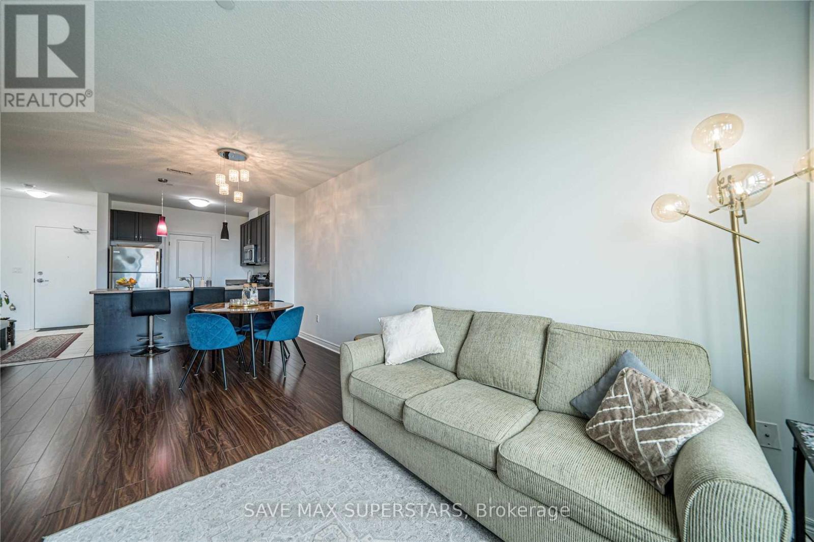 416 - 7400 Markham Road, Markham, ON - Indoor Photo Showing Living Room