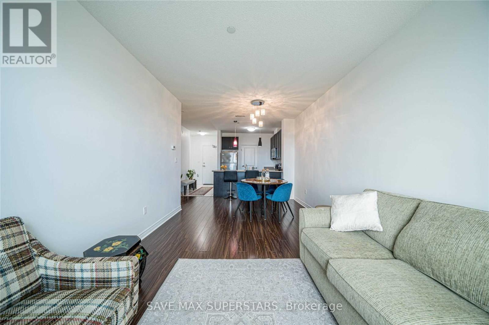 416 - 7400 Markham Road, Markham, ON - Indoor Photo Showing Living Room
