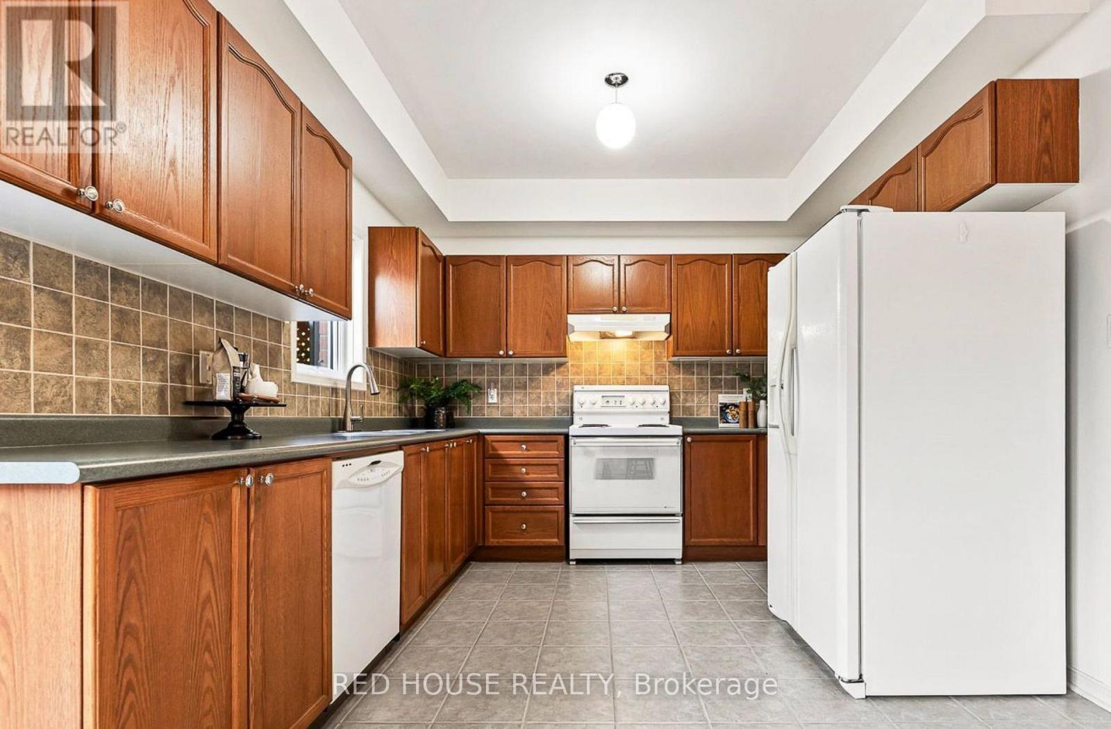 Upper - 45 Silvervalley Drive, Caledon, ON - Indoor Photo Showing Kitchen