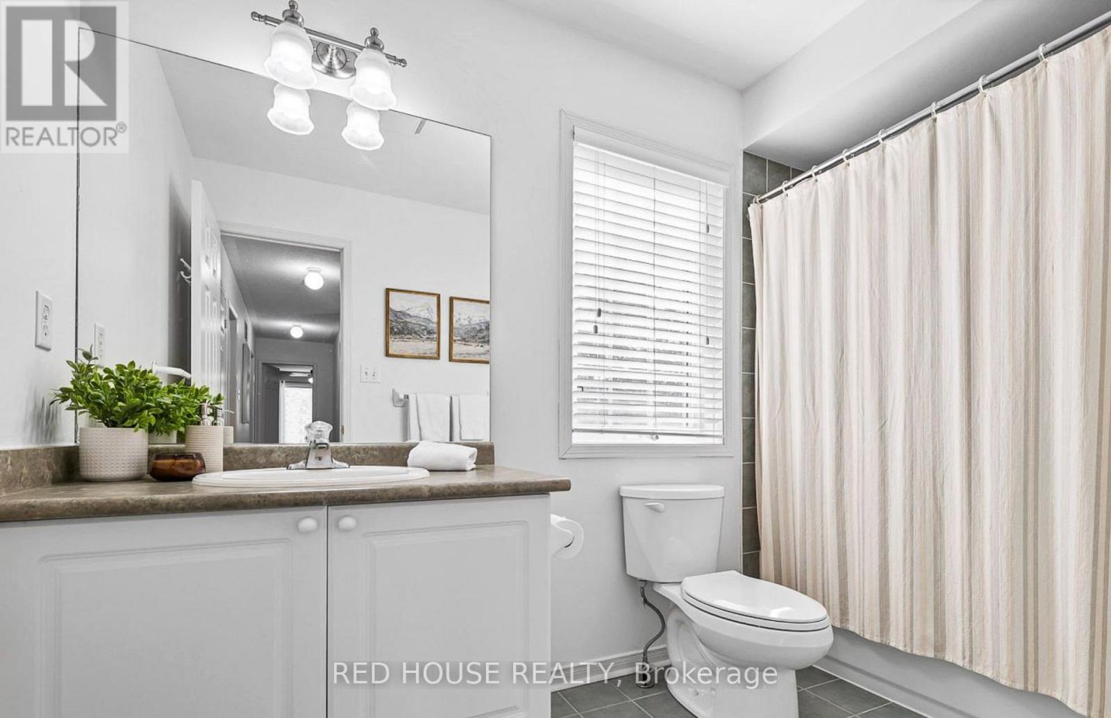 Upper - 45 Silvervalley Drive, Caledon, ON - Indoor Photo Showing Bathroom