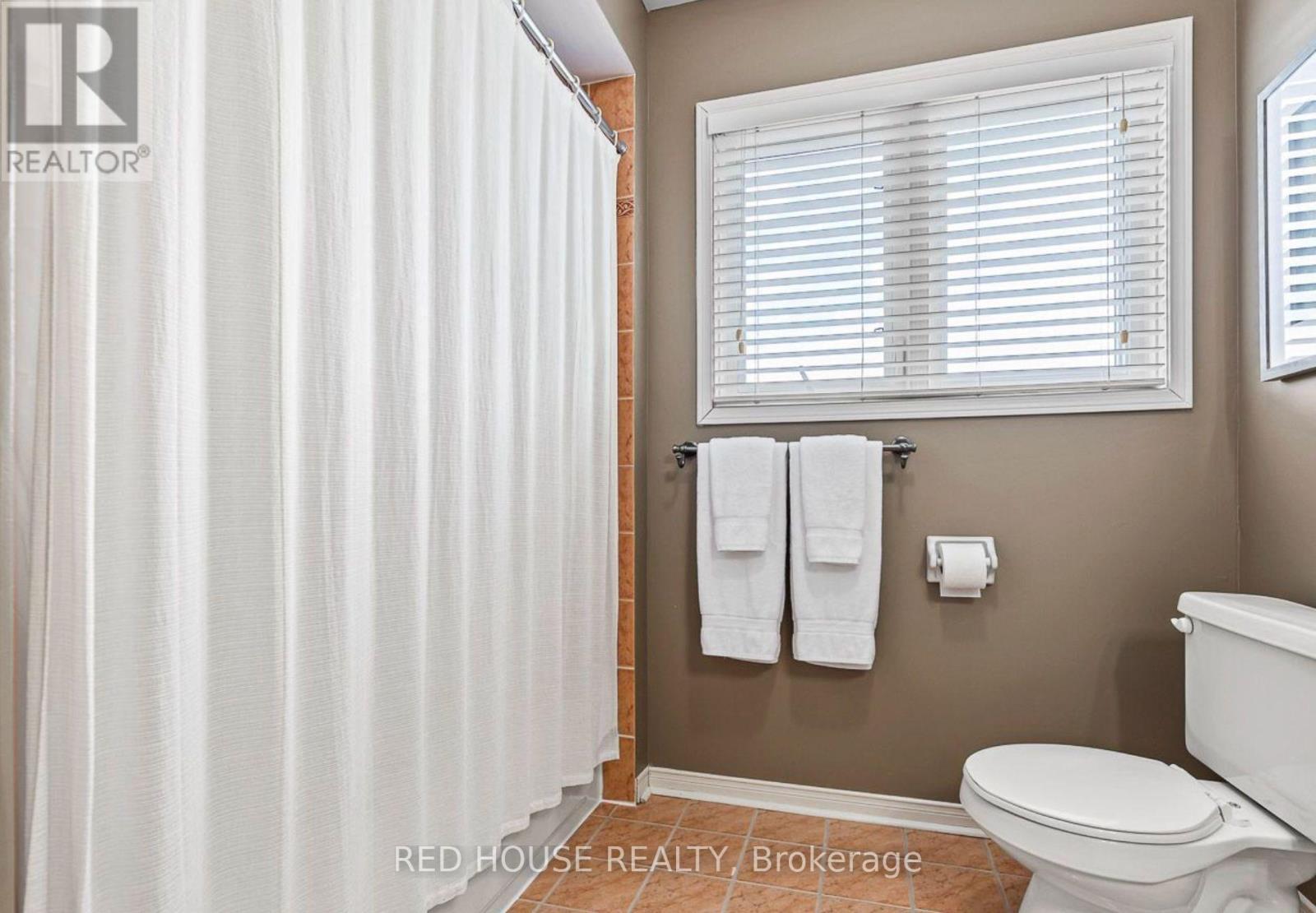 Upper - 45 Silvervalley Drive, Caledon, ON - Indoor Photo Showing Bathroom