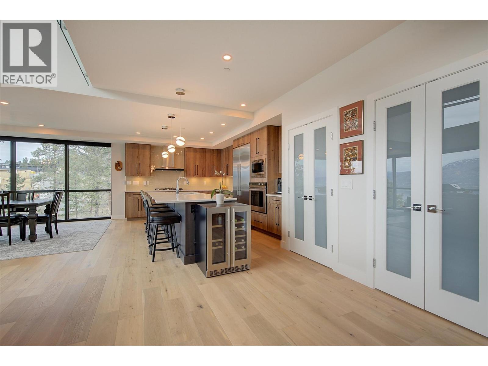 3475 Granite Close Unit# 401, Kelowna, BC - Indoor Photo Showing Dining Room