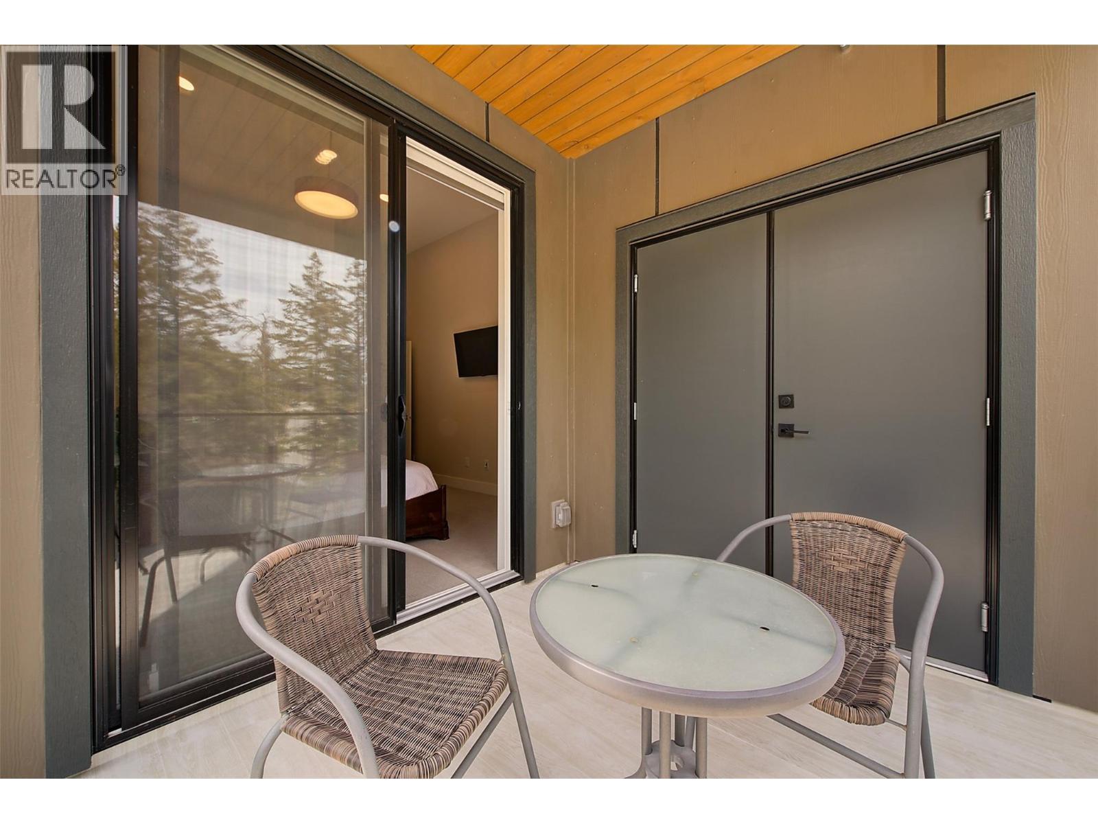 3475 Granite Close Unit# 401, Kelowna, BC - With Exterior