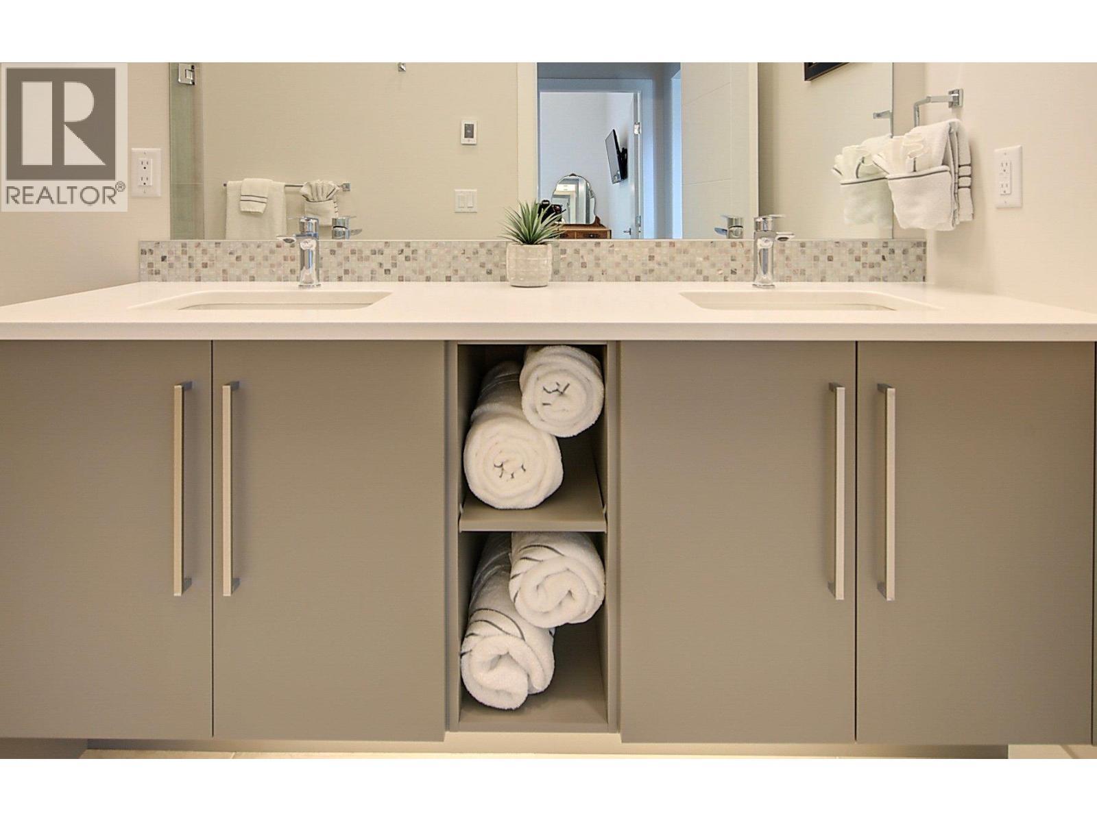 3475 Granite Close Unit# 401, Kelowna, BC - Indoor Photo Showing Bathroom