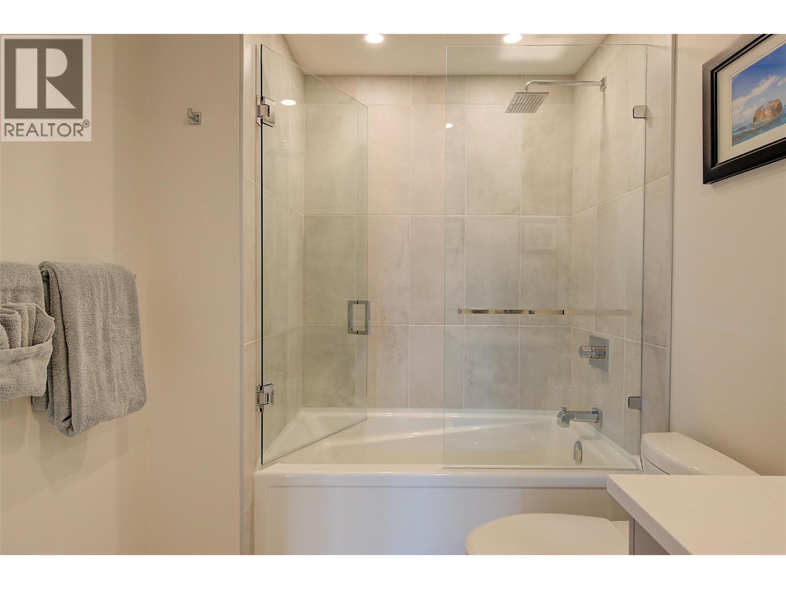 3475 Granite Close Unit# 401, Kelowna, BC - Indoor Photo Showing Bathroom