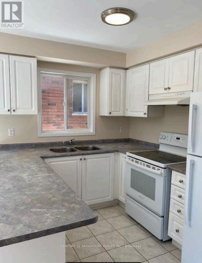 Upper - 23 Sunnybrook Crescent, Brampton, ON - Indoor Photo Showing Kitchen With Double Sink