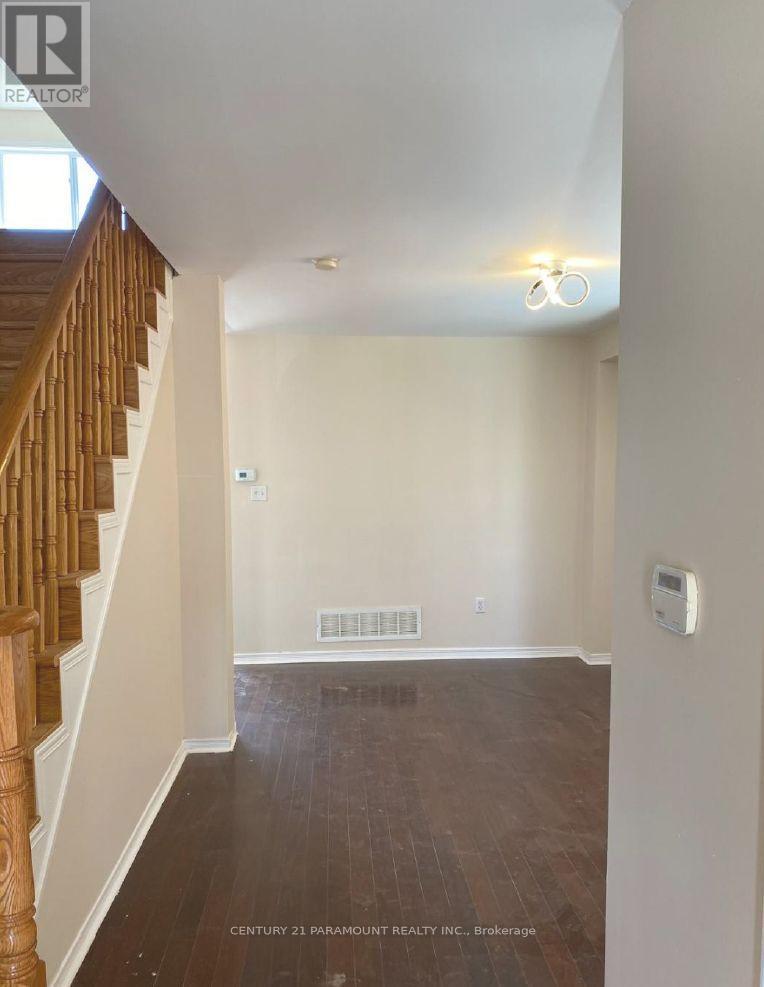 Upper - 23 Sunnybrook Crescent, Brampton, ON - Indoor Photo Showing Other Room