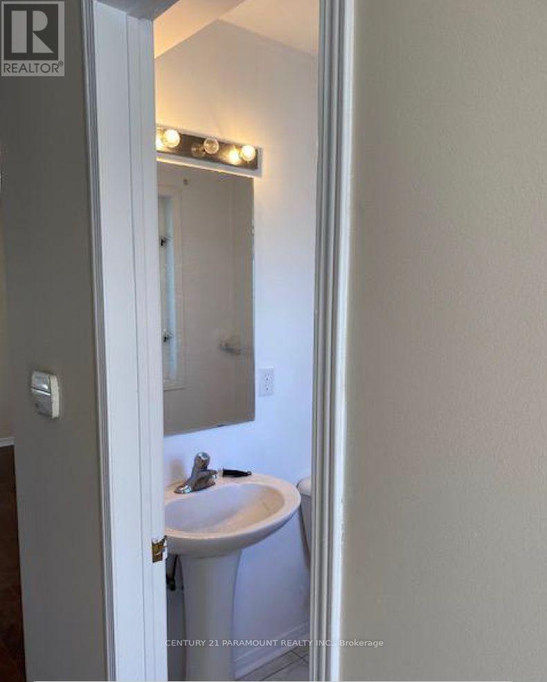 Upper - 23 Sunnybrook Crescent, Brampton, ON - Indoor Photo Showing Bathroom