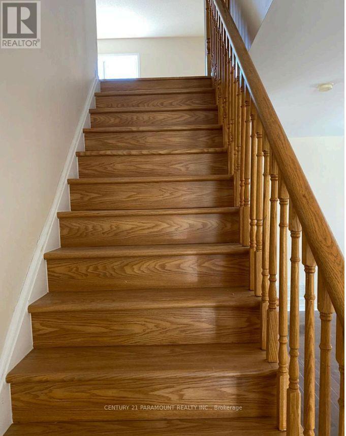 Upper - 23 Sunnybrook Crescent, Brampton, ON - Indoor Photo Showing Other Room