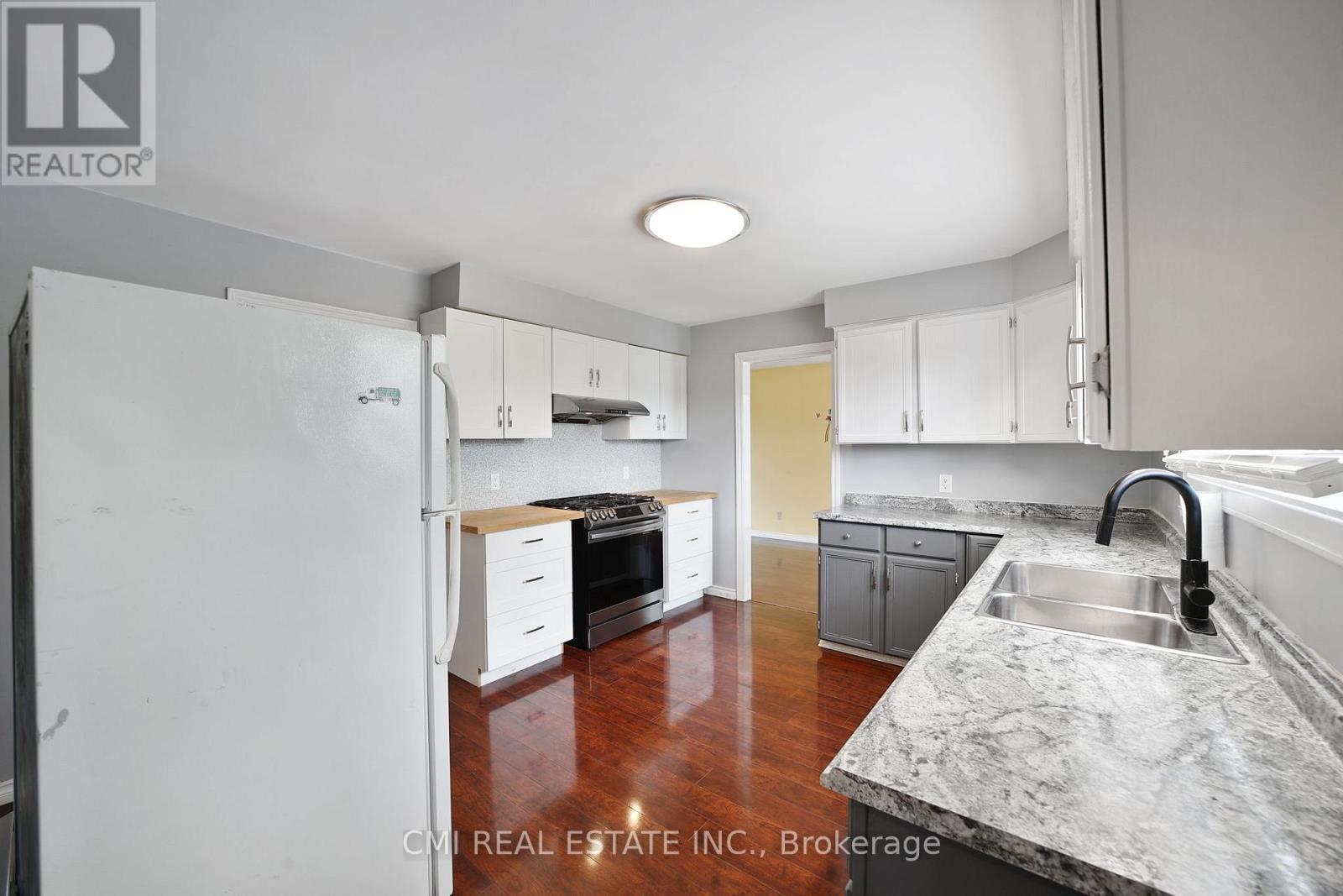 1 Jeffery Drive, Mulmur, ON - Indoor Photo Showing Kitchen With Double Sink