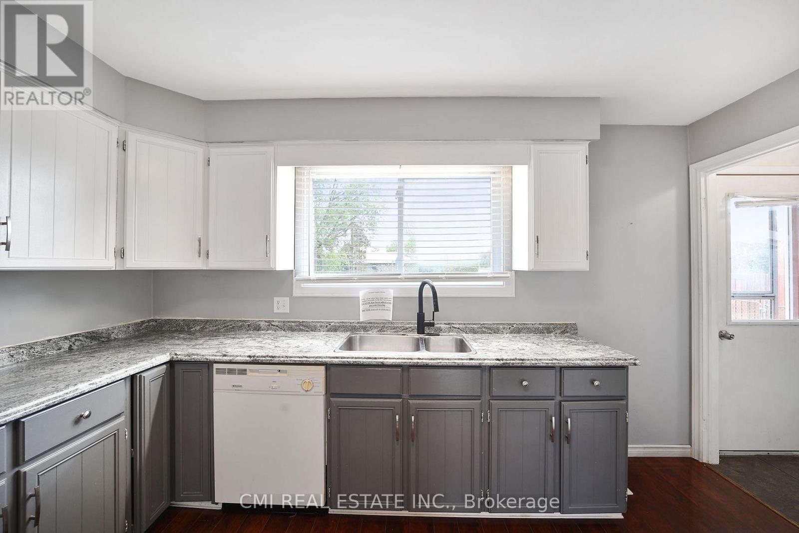 1 Jeffery Drive, Mulmur, ON - Indoor Photo Showing Kitchen With Double Sink