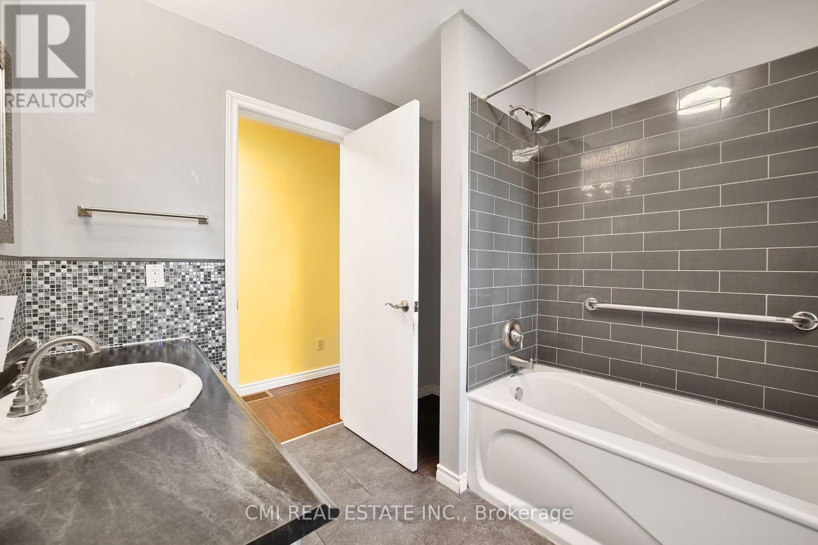 1 Jeffery Drive, Mulmur, ON - Indoor Photo Showing Bathroom