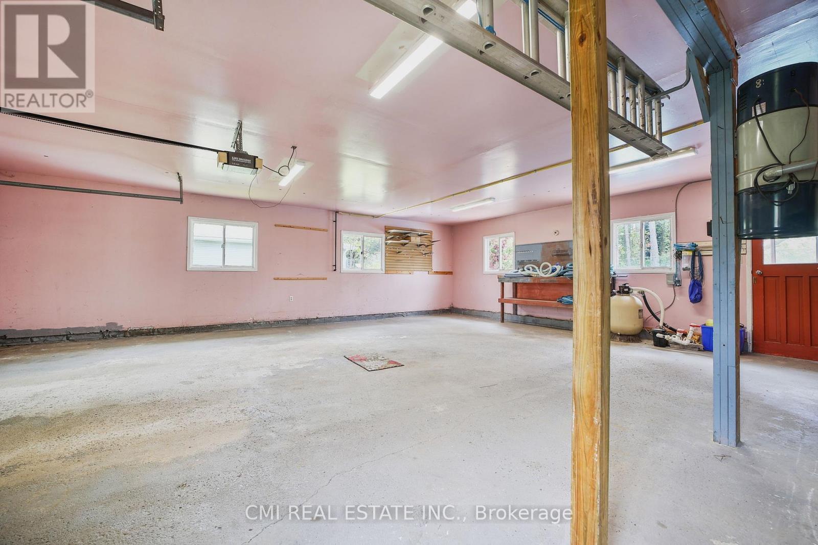 1 Jeffery Drive, Mulmur, ON - Indoor