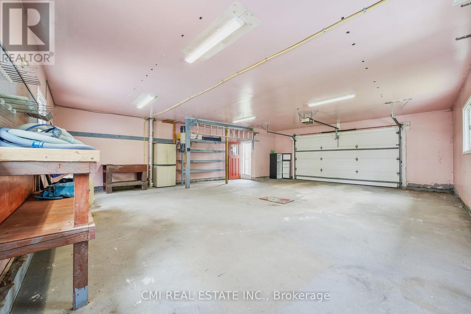 1 Jeffery Drive, Mulmur, ON - Indoor Photo Showing Garage
