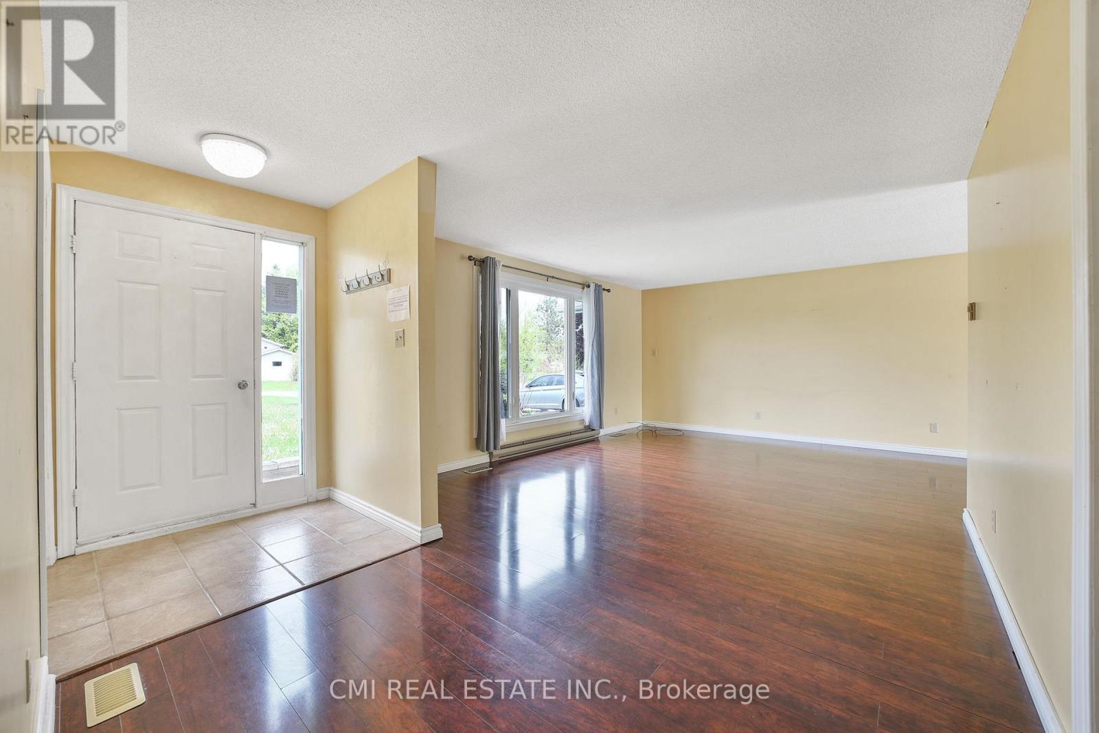 1 Jeffery Drive, Mulmur, ON - Indoor Photo Showing Other Room