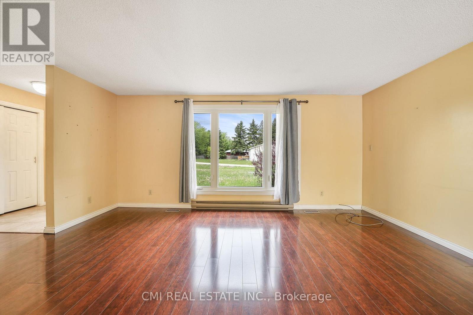 1 Jeffery Drive, Mulmur, ON - Indoor Photo Showing Other Room