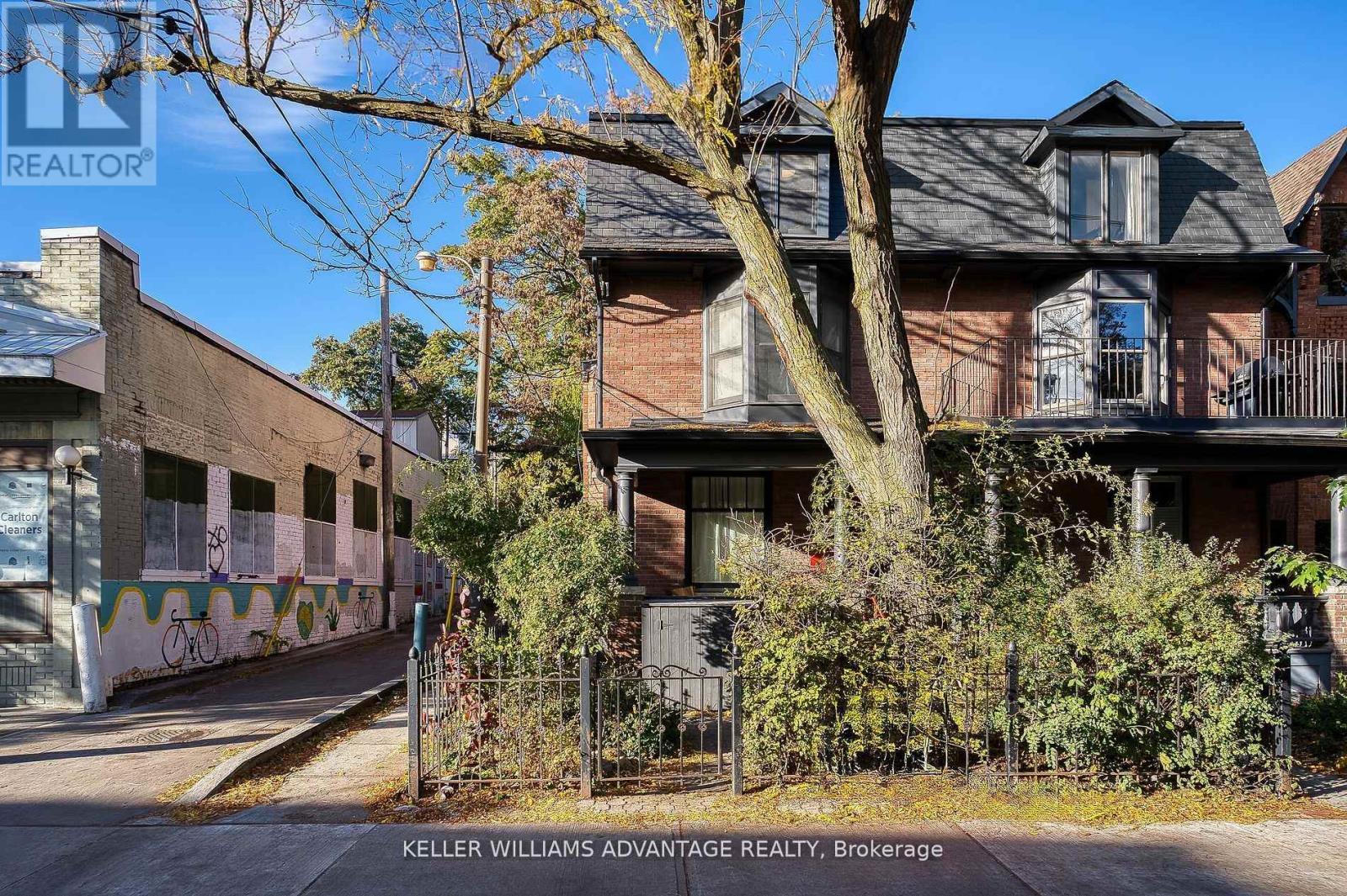 254A Carlton Street, Toronto, ON - Outdoor