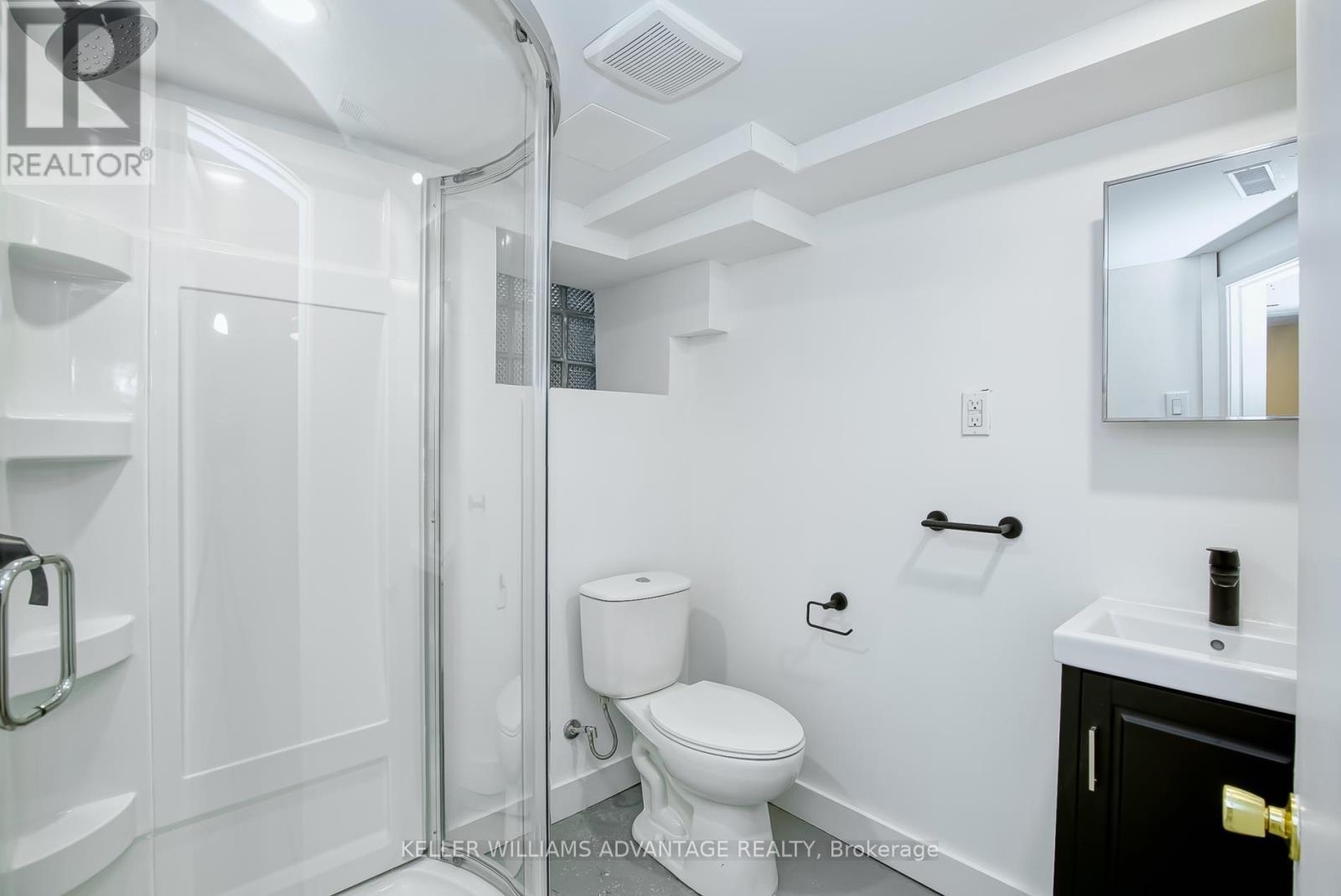 254A Carlton Street, Toronto, ON - Indoor Photo Showing Bathroom