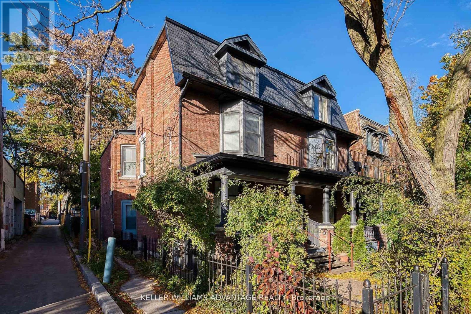 254A Carlton Street, Toronto, ON - Outdoor